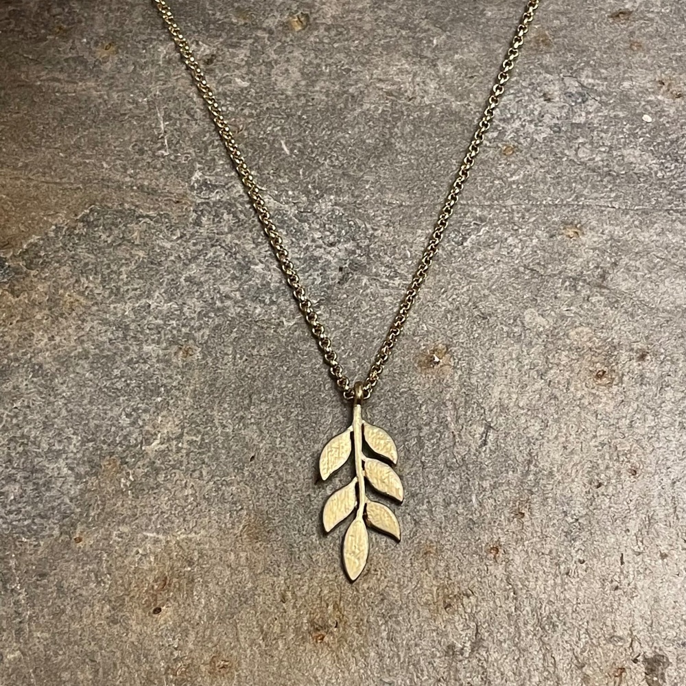 Hot Tomato Leaf Necklace - Gold