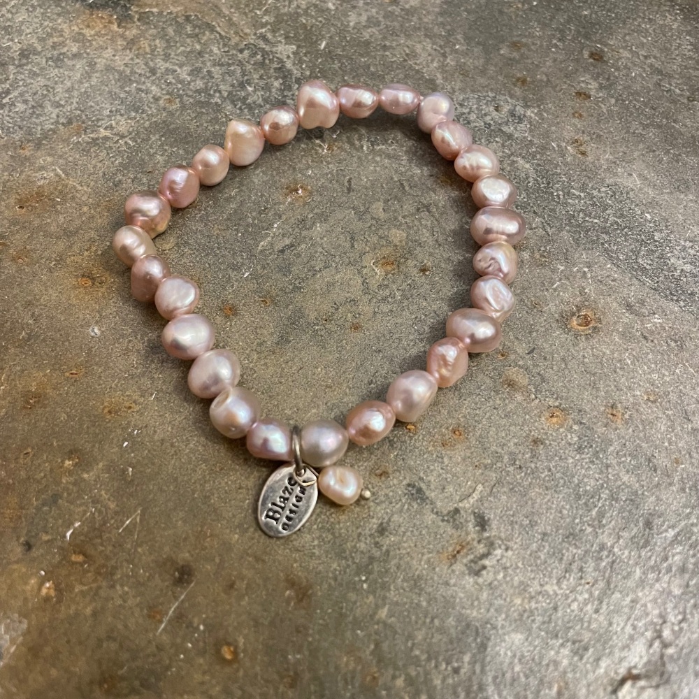 Blaze Pearl Bracelet - Shimmering pale pink