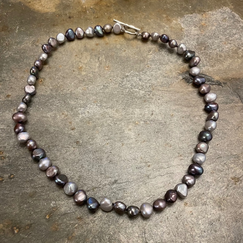 Pearl Choker-style Necklace -