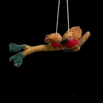 SALE! WAS £12.99, NOW HALF PRICE £6.50!  Amica Felt Robins on a branch