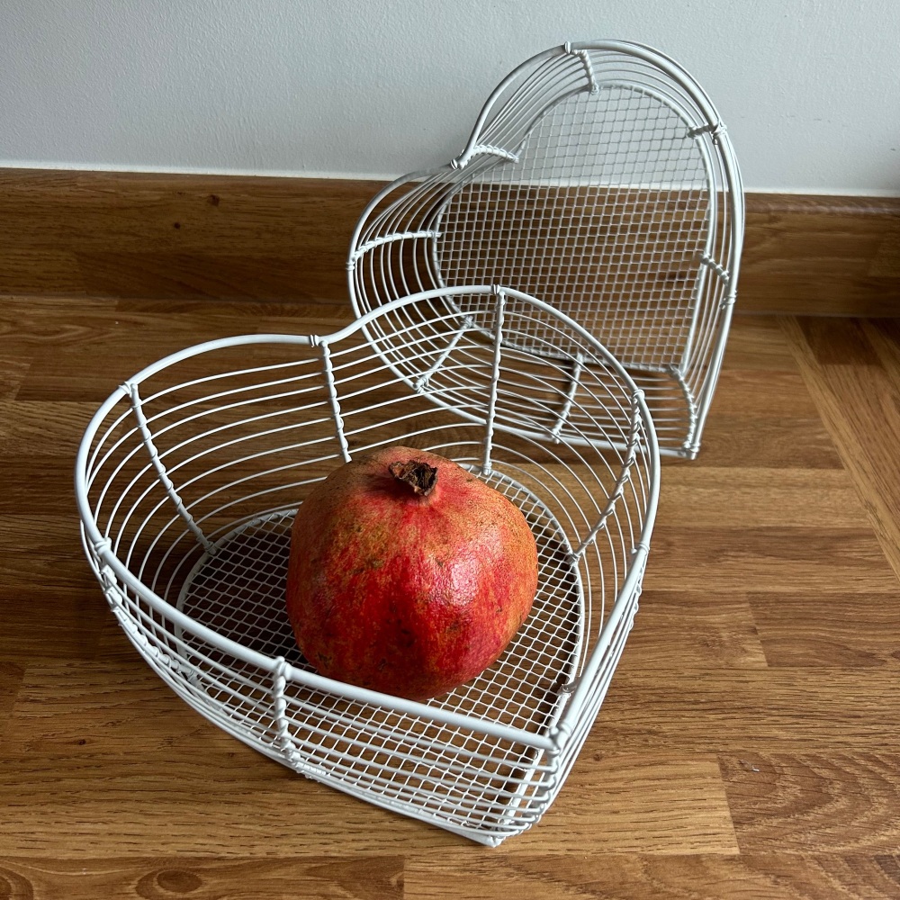 White heart shaped wire basket (large)