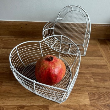 Gisela Graham - White heart shaped wire basket (large)