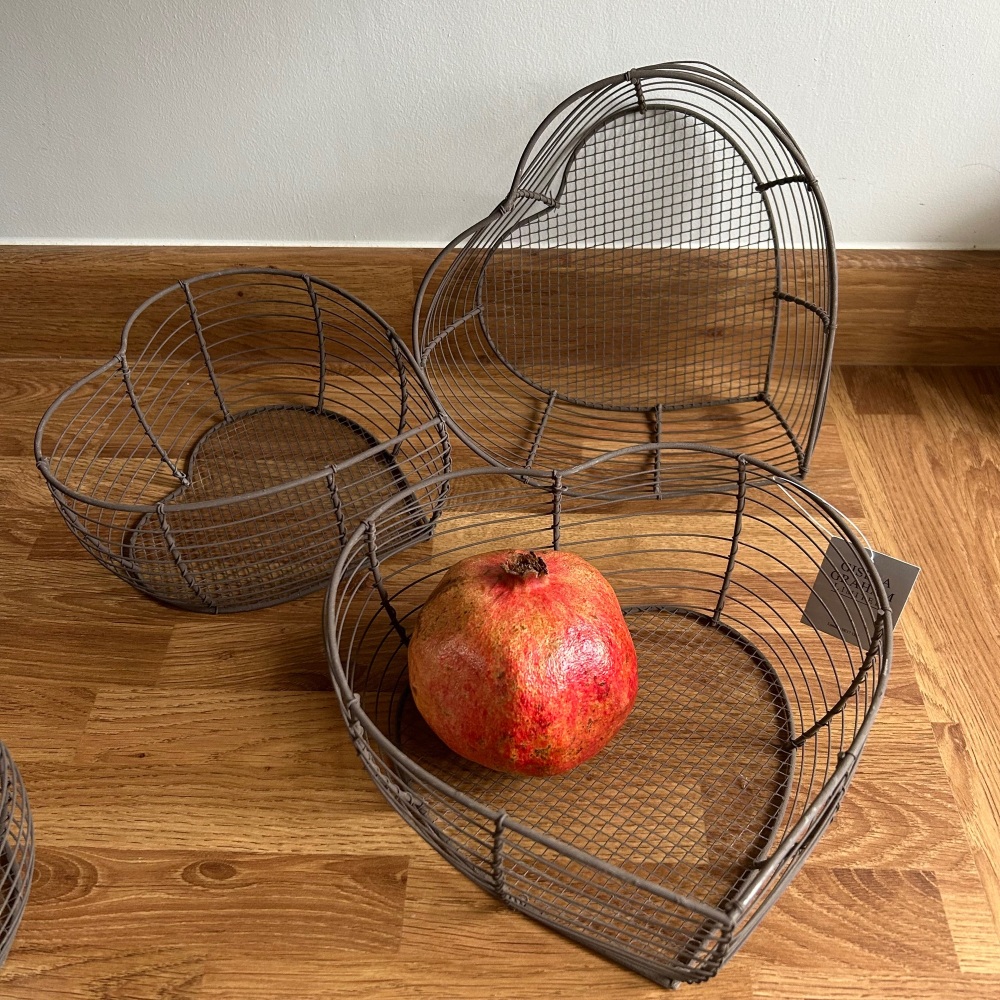 Gisela Graham - Matt finish grey heart shaped wire basket (large)