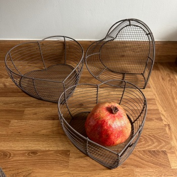 Gisela Graham - Matt finish grey heart shaped wire basket (medium)
