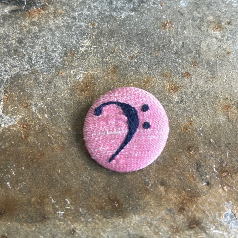 Sumptuosity Brooch - Bass Clef