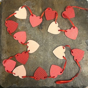 Sass & Belle - Wooden Heart Bunting/Garland
