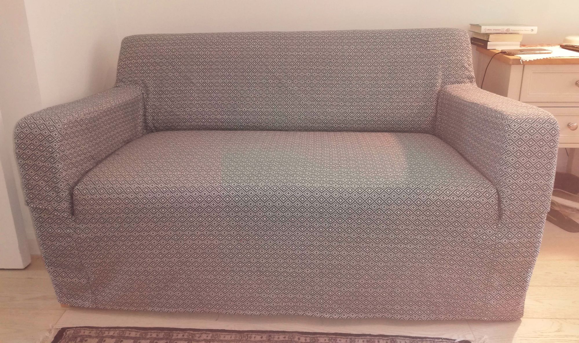 Patterned loose sofa cover