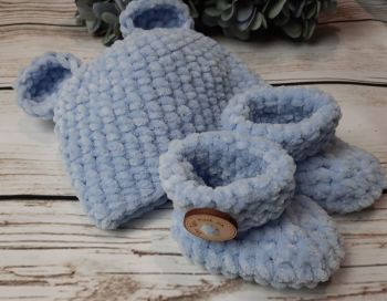 Luxury chenille chunky baby beanie and matching boots/bootees. Periwinkle.