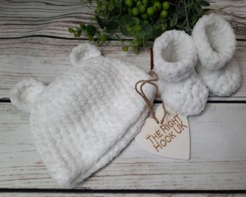 Luxury chenille chunky baby beanie and matching boots/bootees. White.