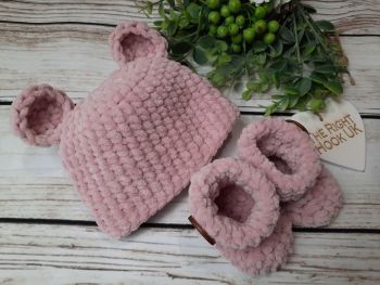 Luxury chenille chunky baby beanie and matching boots/bootees. Dusky pink.