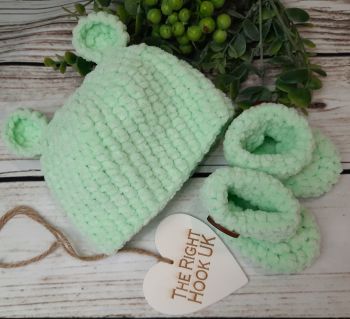 Luxury chenille chunky baby beanie and matching boots/bootees. Mint.