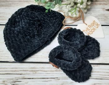 Luxury chenille chunky baby beanie and matching boots/bootees. Black.