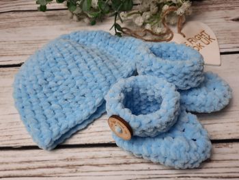 Luxury chenille chunky baby beanie and matching boots/bootees. Baby blue.