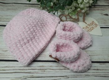 Luxury chenille chunky baby beanie and matching boots/bootees. Baby pink.