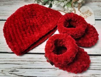 Luxury chenille chunky baby beanie and matching boots/bootees. Red.