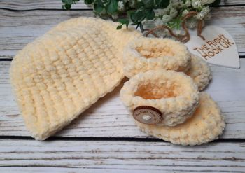 Luxury chenille chunky baby beanie and matching boots/bootees. Lemon.