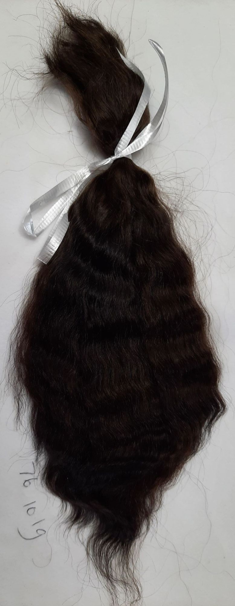 76 - Intense brown yearling mohair - 10,1g