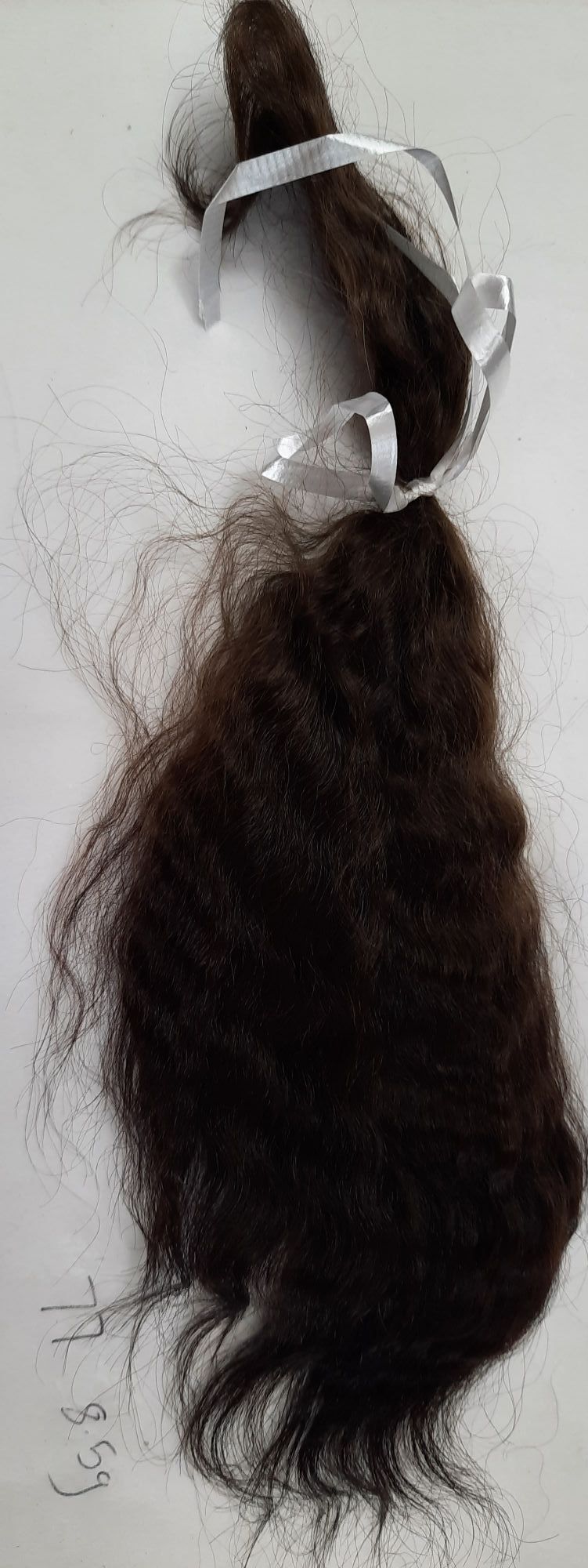 77 - Intense brown yearling mohair - 8.5g