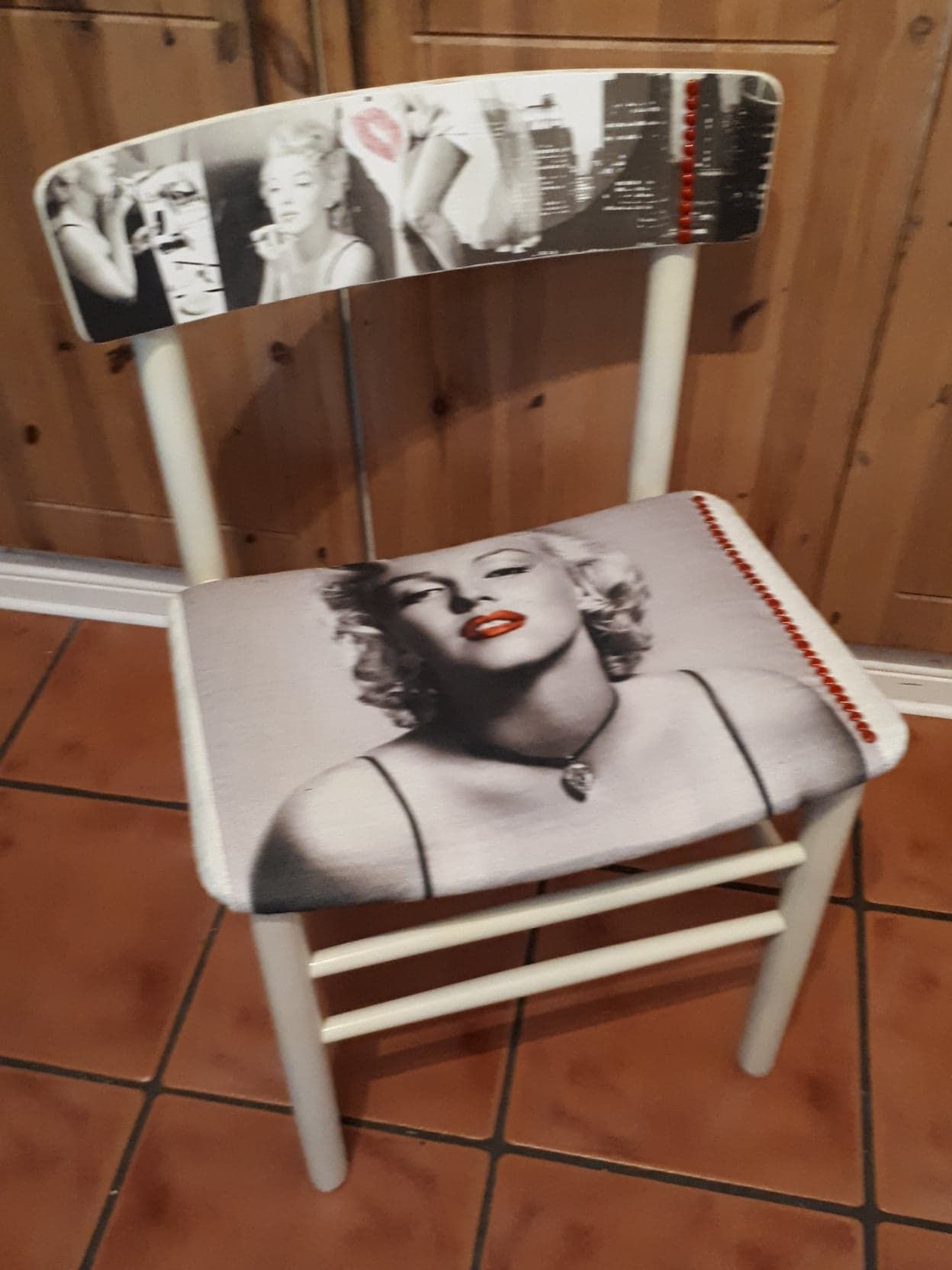 Marilyn Chair4