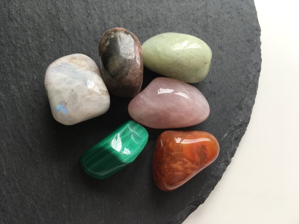Mixed collection of six fertility crystals