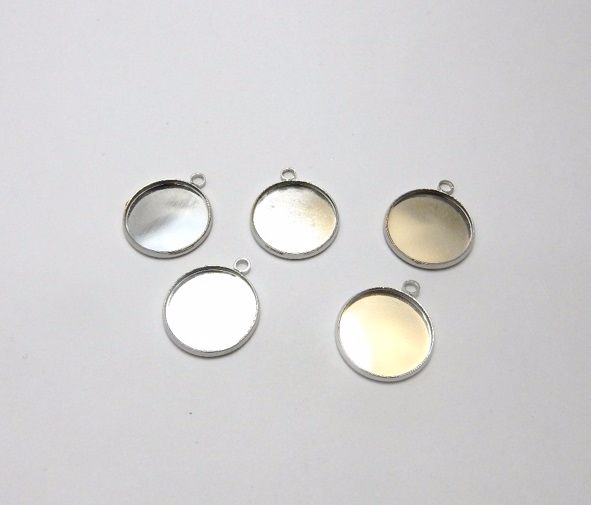 18 mm round silver plated light weight setting charms in choice of pack sizes
