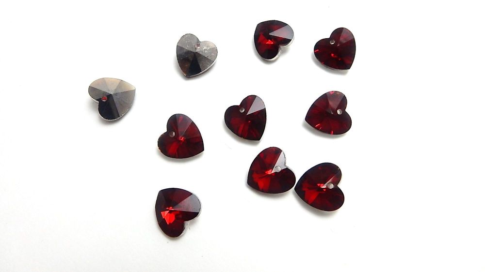 Deep red crystal hearts with hole 14 mm