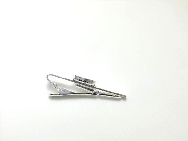 Tie Clip Bar with 16 mm Round deep Wall Bezel Cup on centre