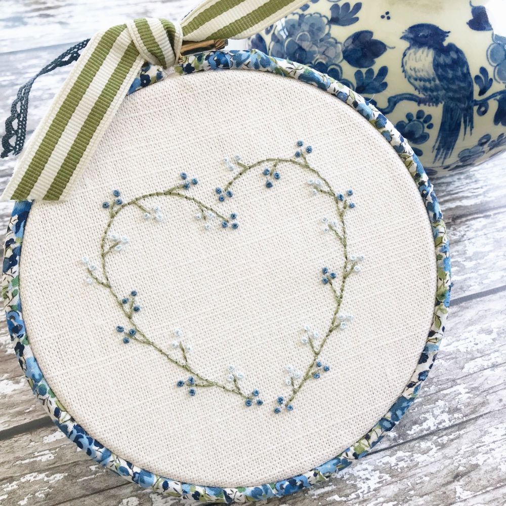'Embroidery Hoop Blue Heart Wreath' Kit & Pattern