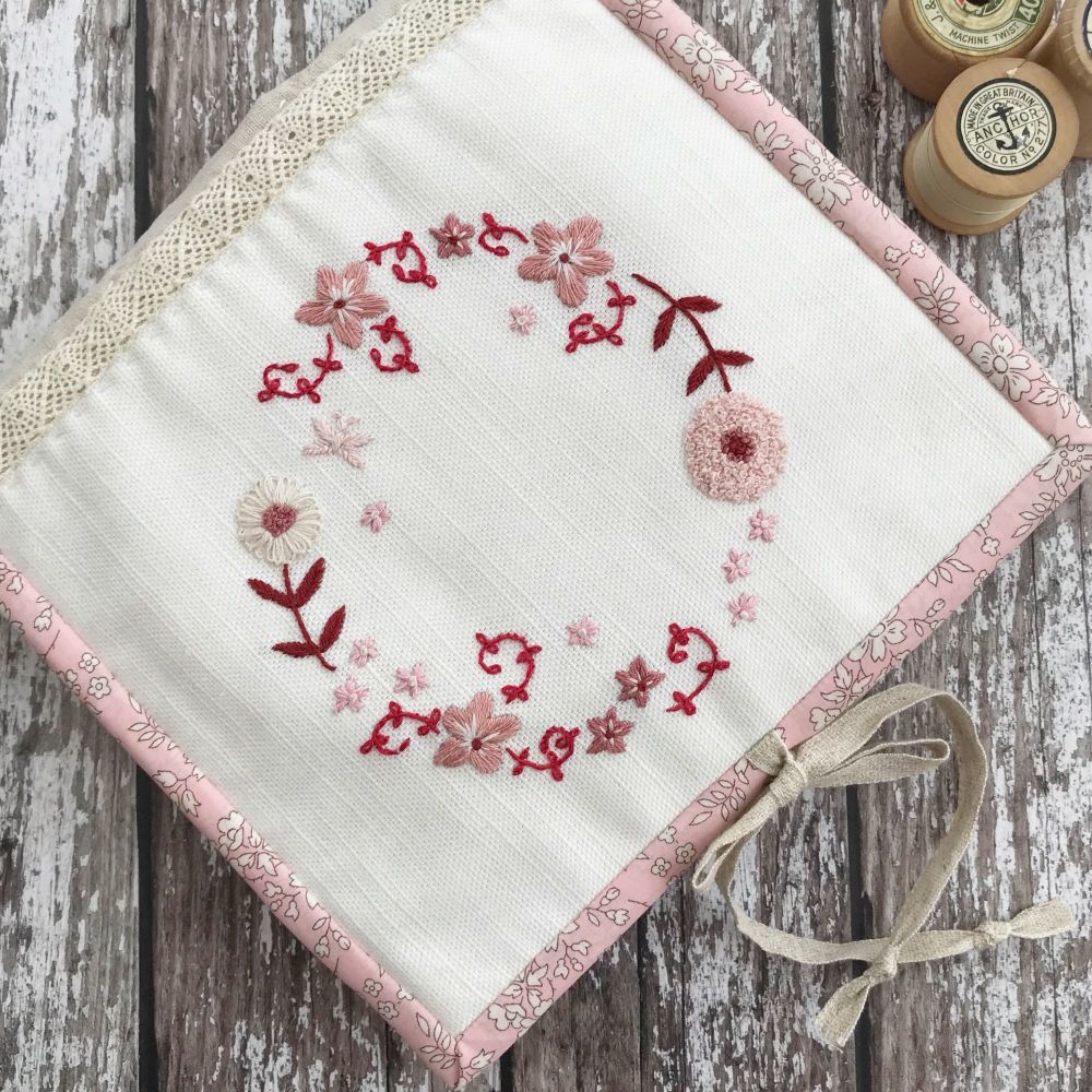 'Cottage Garden Huswif' Kit (Faded Reds)