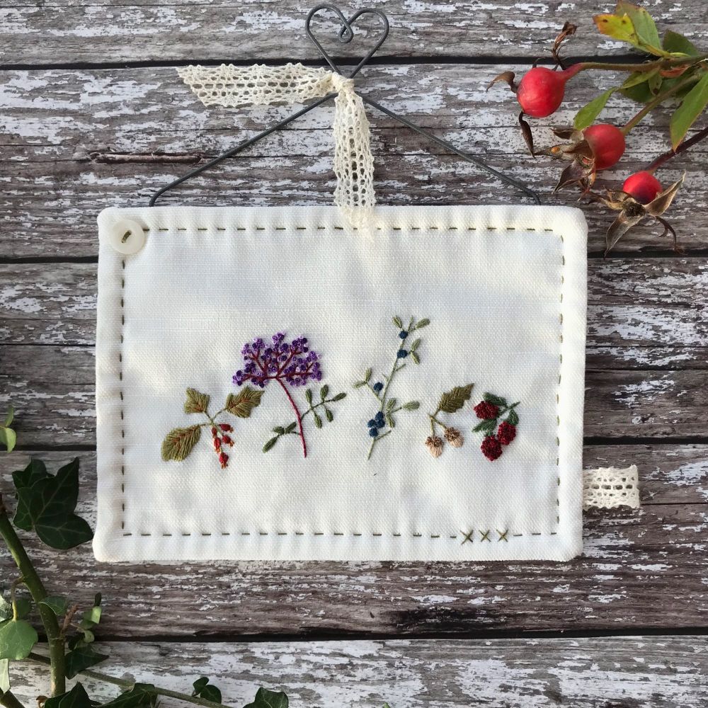 'British Hedgerow Embroidery Heart Hanger' Kit