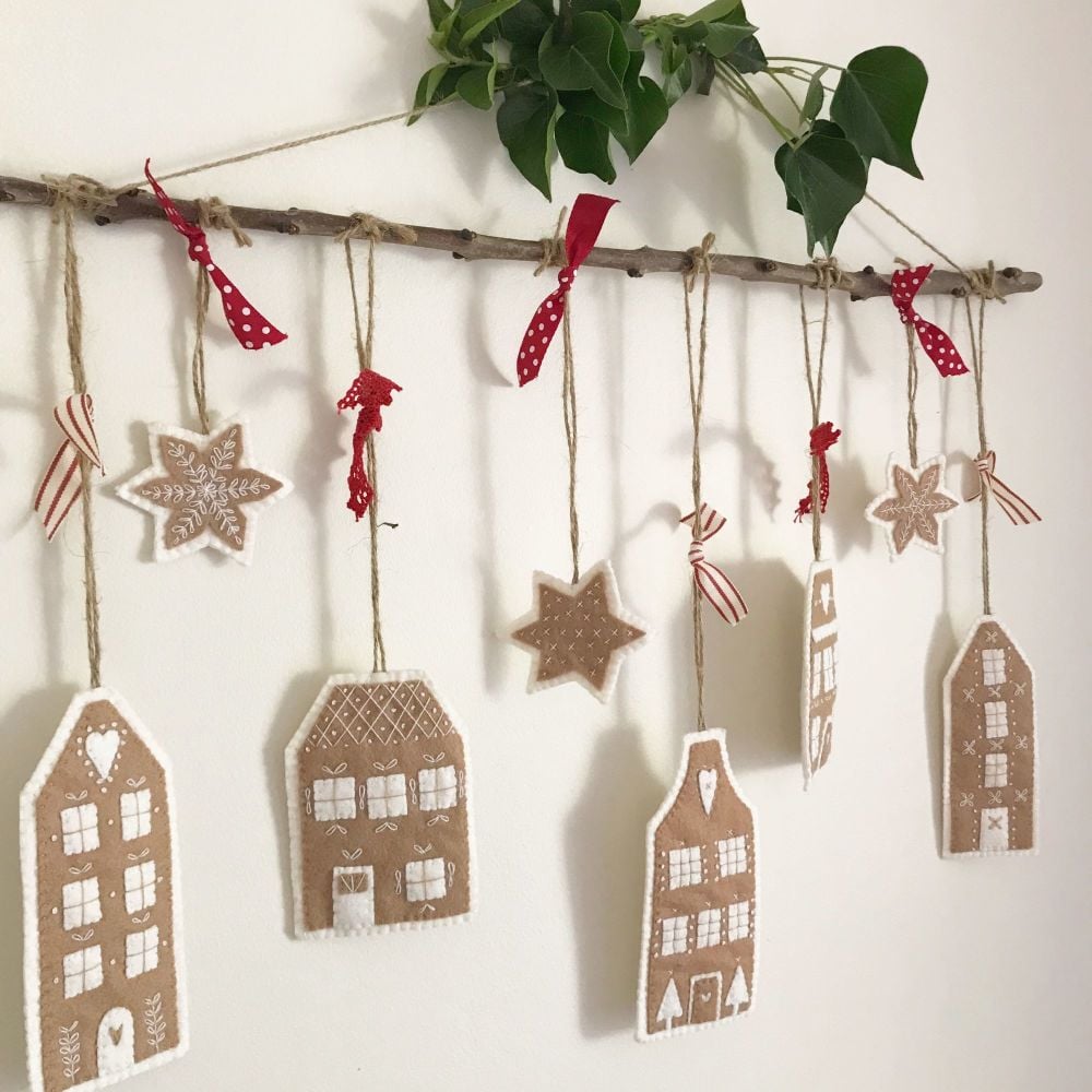 'Gingerbread Houses Felt Christmas Decorations' Kit  