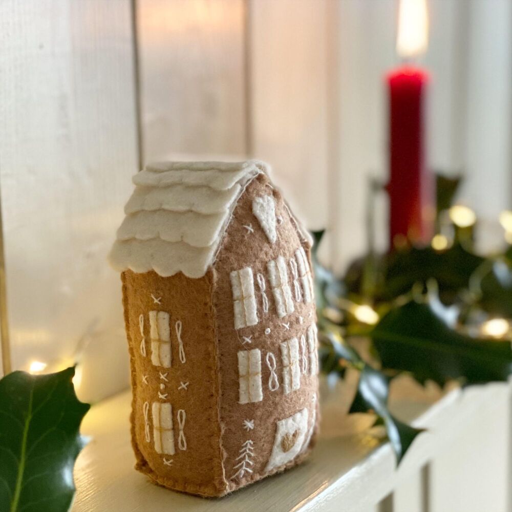 '3D Felt Gingerbread House' Kit