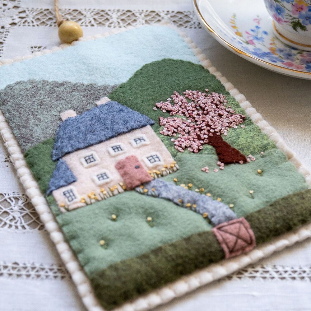 ‘House in the Hills Spring Felt Vista' Kit