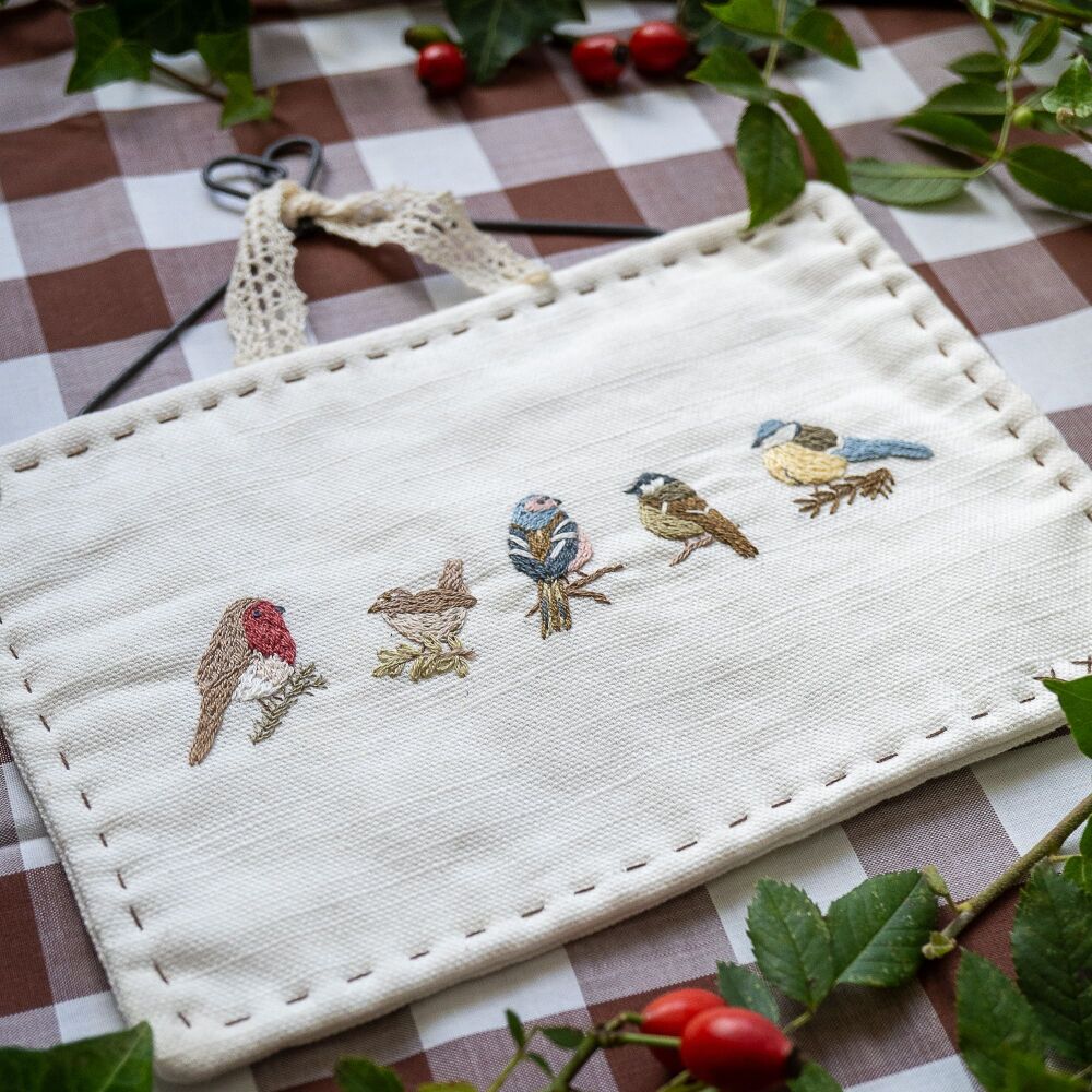 'British Garden Birds Embroidery Heart Hanger' Kit