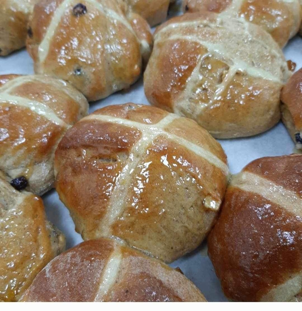 1. Hot cross buns -  Une brioche symbolique de Pâques en Grande-Bretagne