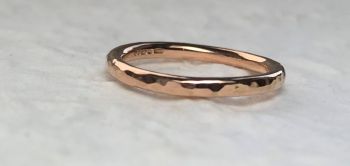 9ct rose gold, Hammered band