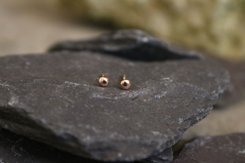 Rose gold granule stud