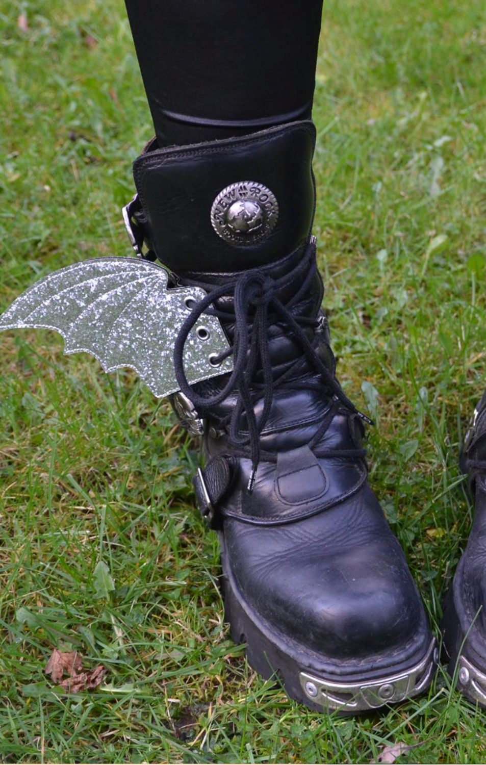 Bat Wings For Shoes RRP £7.99