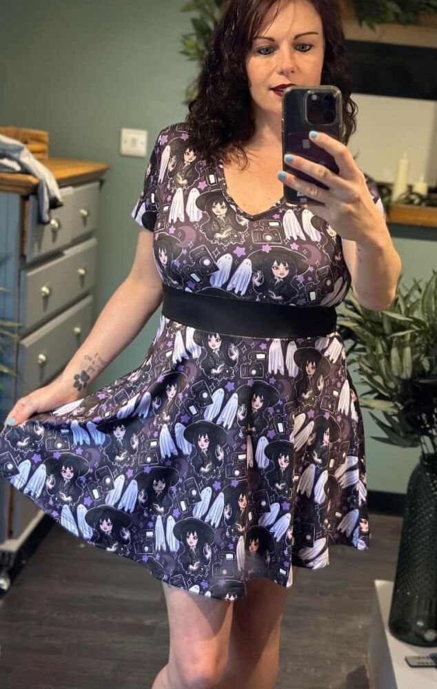 Haunted garden v neck cap sleeve dress, longer length!!  This will come to mid calf.  Size 3xl 24-26.   RRP £59.99 - sale price £25