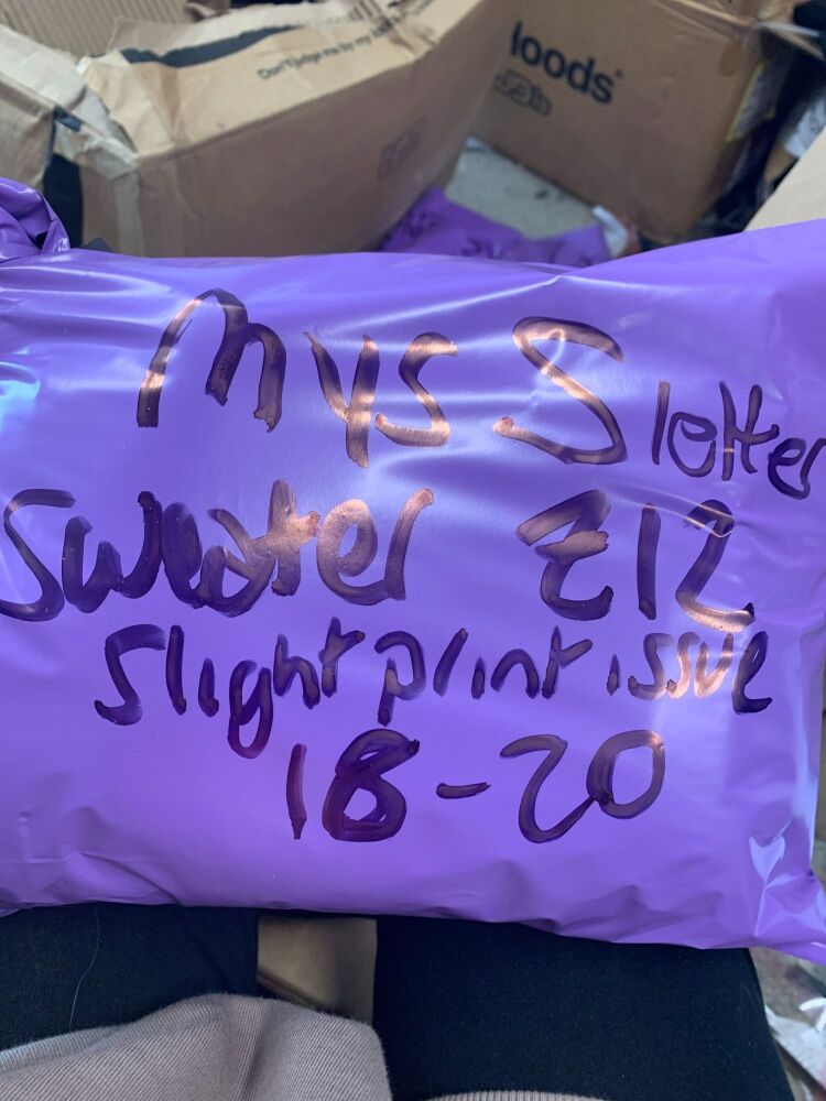 Mystery Pack S - sweater size 18-20 (slight print issue)