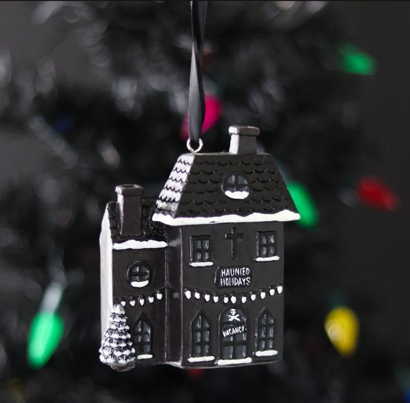 HAUNTED HOLIDAY HOUSE RESIN CHRISTMAS DECORATION Rrp £10.99