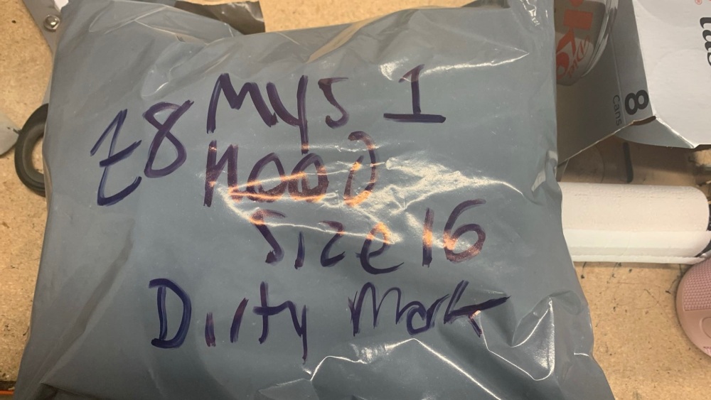 Mystery 1 - hood size 16 (dirty mark)