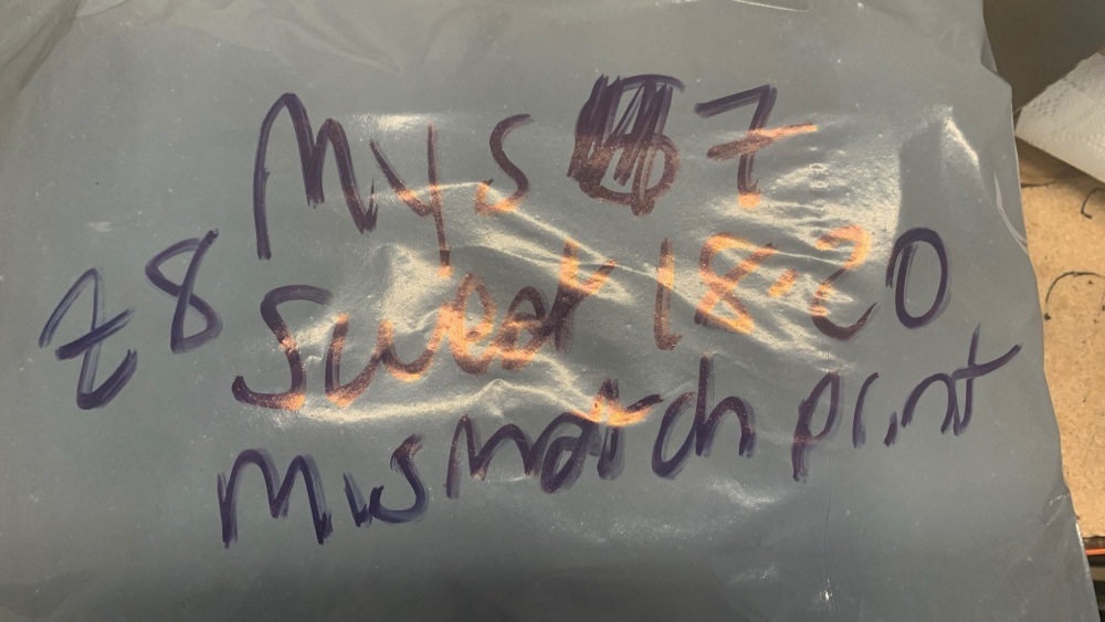 Mystery 7 - sweatshirt size 18-20 (mismatched print)