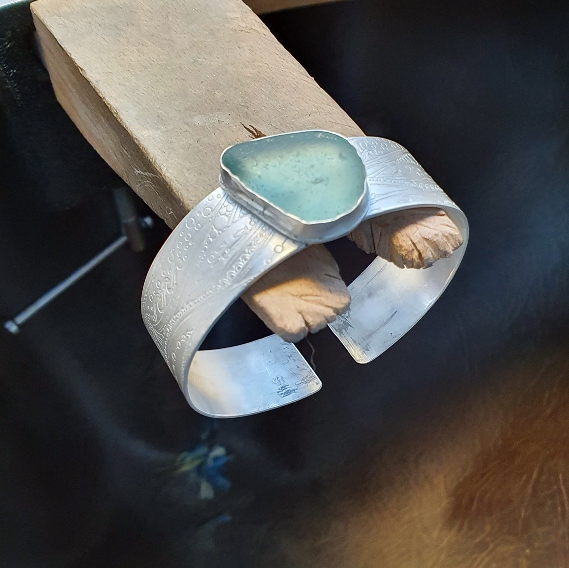 Stone set cuff