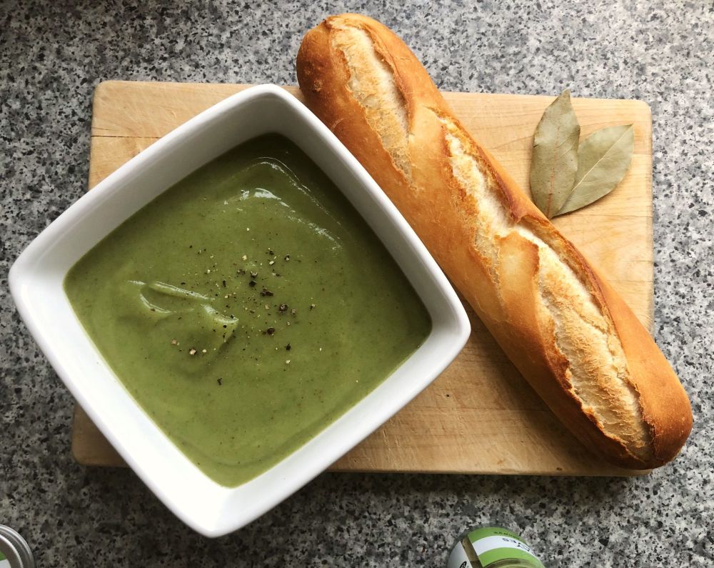 Curried parsnip and spinach soup