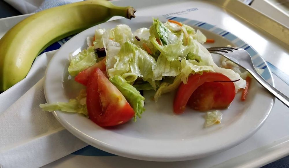 bad vegan hospital option, lettuce and tomatoes