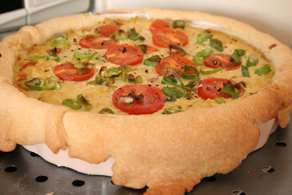 Quiche side view crust on