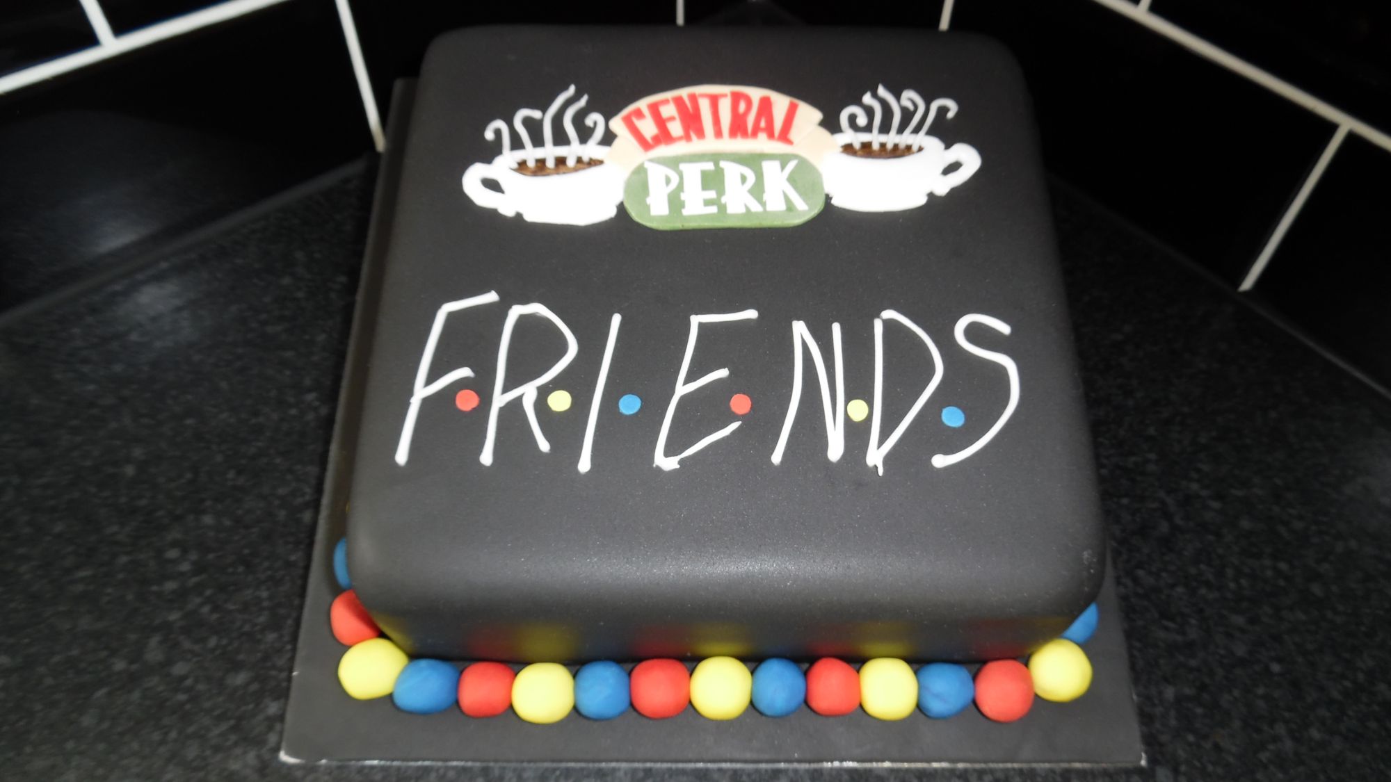 friends-birthday-cake