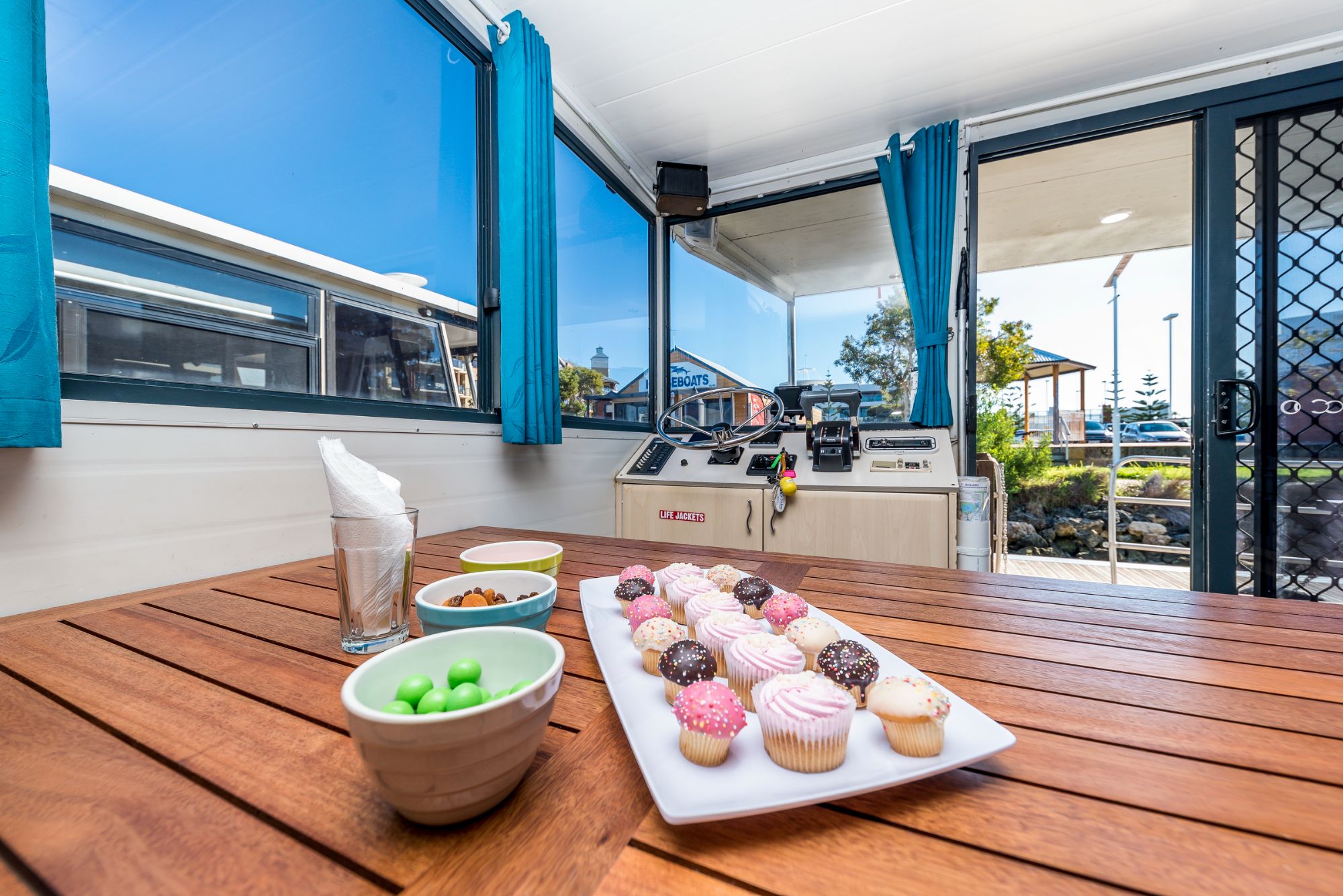 Lifestyle Houseboat For Hire Houseboat Holidays From Perth, Mandurah