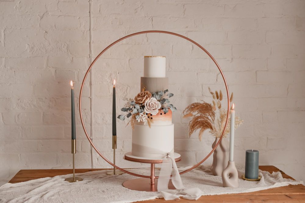 NEW IN - 80cm Floating Cake Hoop Stand